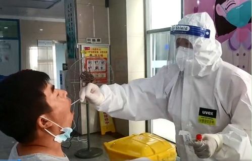 筑牢安全防线 黄州区人民医院争分夺秒开展核酸检测与室内环境监测